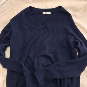 OGD Woman’s cashmere Navy Sweater